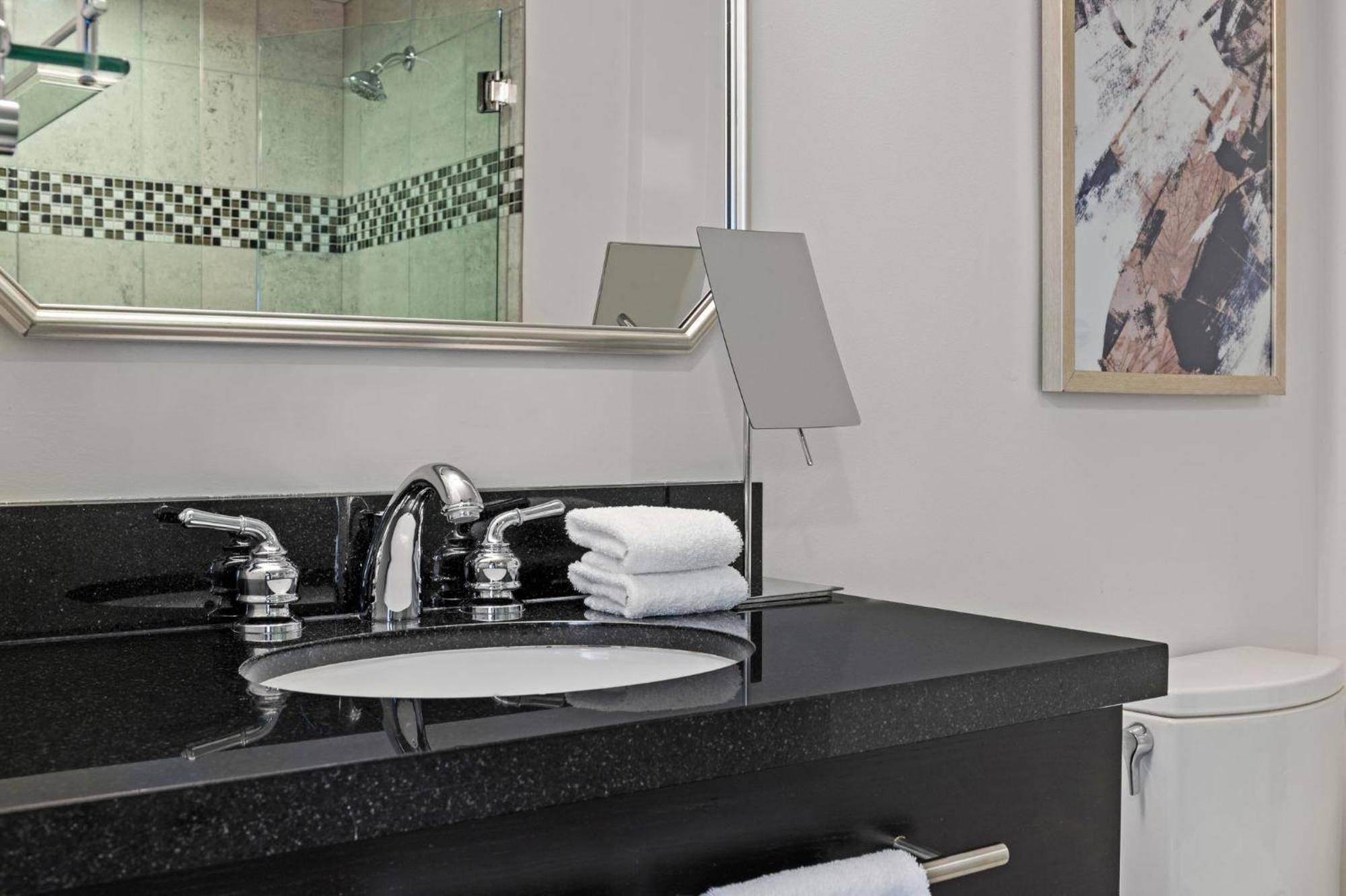Deluxe Union Square 4*